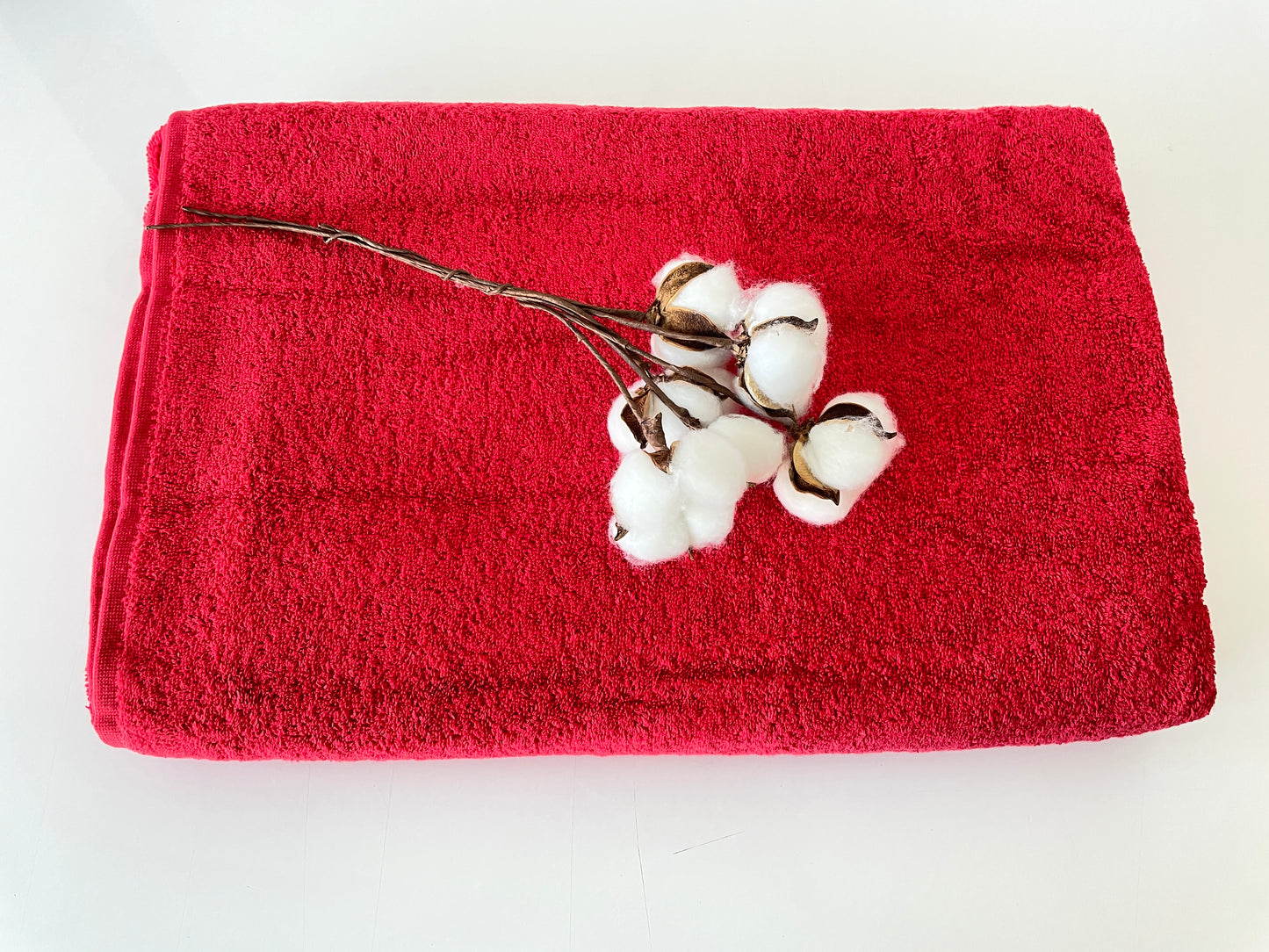 Extra Large Oversized Bath Towels - Red, 100% Cotton Turkish Towels for Hotel and Spa, Maximum Softness, 40 by 79 and 100x200 cm